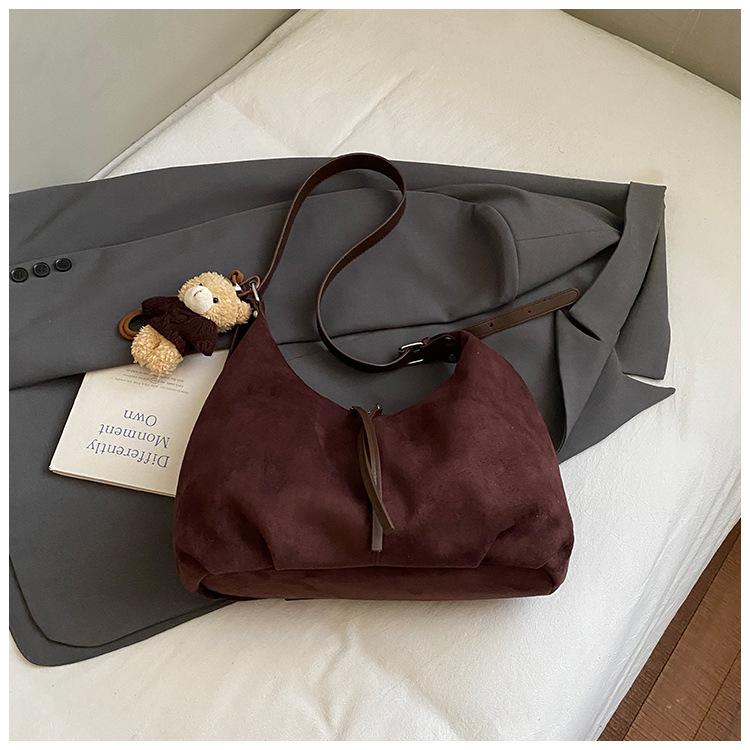 Large Capacity Bag Women's 2025 Autumn New Retro Shoulder Armpit Bag, Foreign Style Commuter Leisure Niche Tote Bag