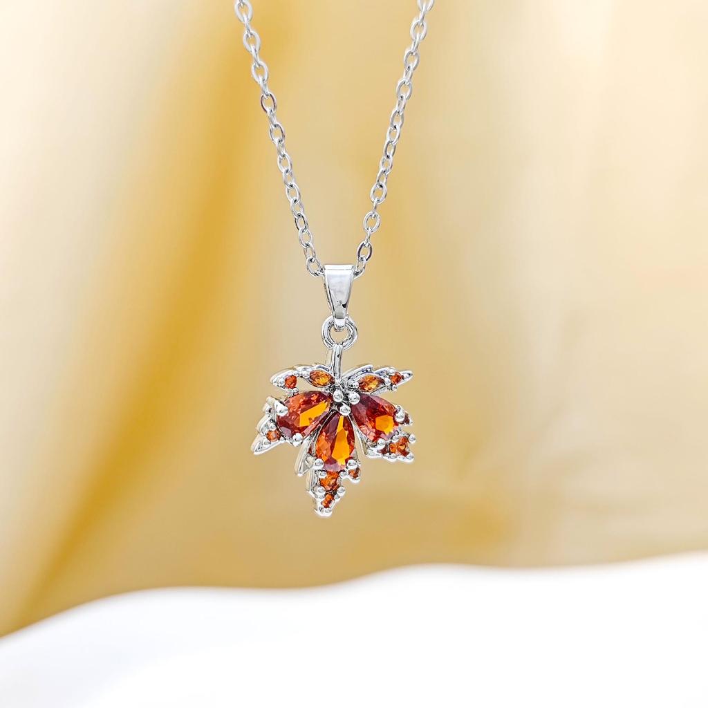 Maple Leaf Clavicle Necklace: Light Luxury Design for Women - Ideal Birthday Gift for Best Friends