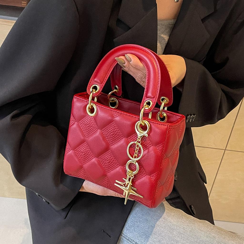 A Stylish and Simple Children's Square Bucket Bag, Suitable for Going Out Shopping, Traveling, Dating and Taking Photos