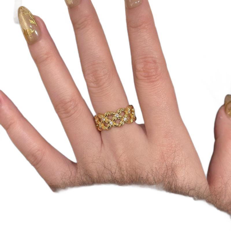 Xiaohongshu Bestseller: Four-Leaf Clover Rhinestone Ring - 2025 Light Luxury Fashion