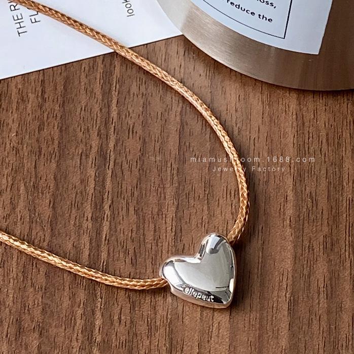 

Ожерелье-сердце, вдохновленное Ким Джису: Корейский стиль Персиковый кулон Цепочка на ключицу для женщин Black (Default Untied)