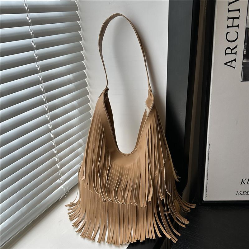 Personalized shoulder bag women's summer new women's large-capacity tassel fashion trend portable underarm bag
