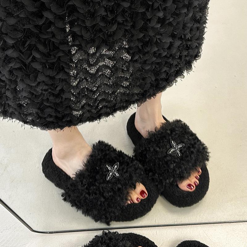 

Mao Mao slippers women s outer wear 2025 autumn and winter new fashion versatile height increase lazy sheep curly hair one word drag child 35 чёрный