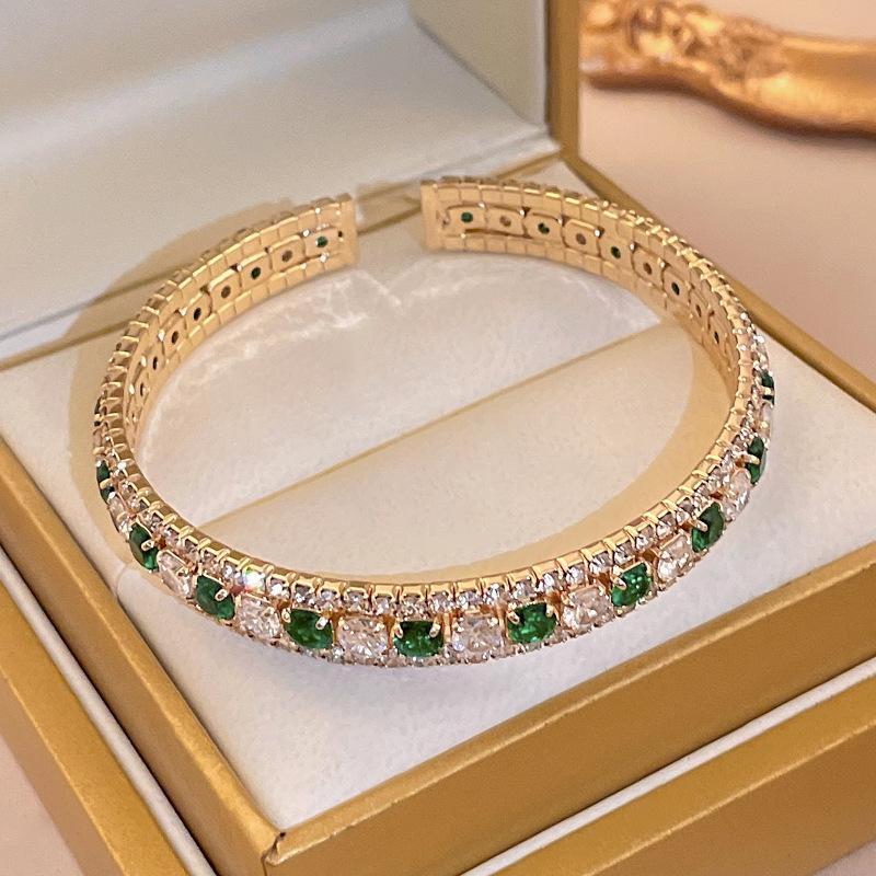Zircon Open Bangle: Simple & Versatile Luxury Bracelet with Niche Design and Internet Celebrity Style.