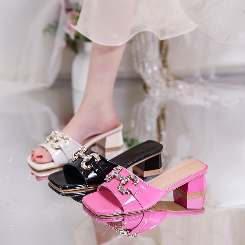 Mote Kvinner Chunky Hæler Tøfler Mote Rhinestone Metallspenne Peep Toe Mules Slides Sko Jenter Sommer Casual Elegant Paty Sandaler