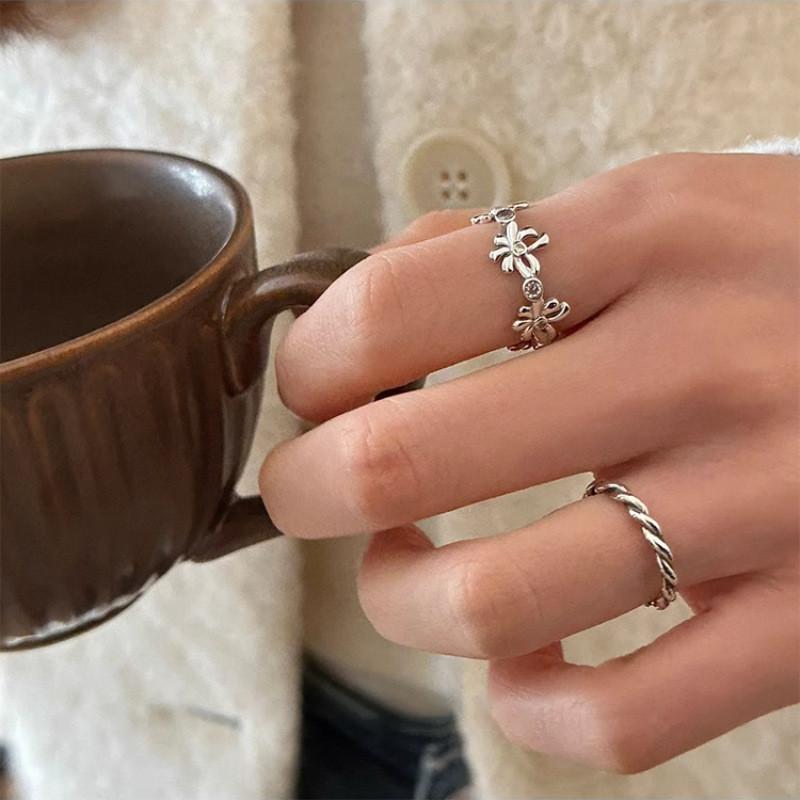 Adjustable Highend Flower Ring With Elegant Rhinestones For Womens Fashion Accessory