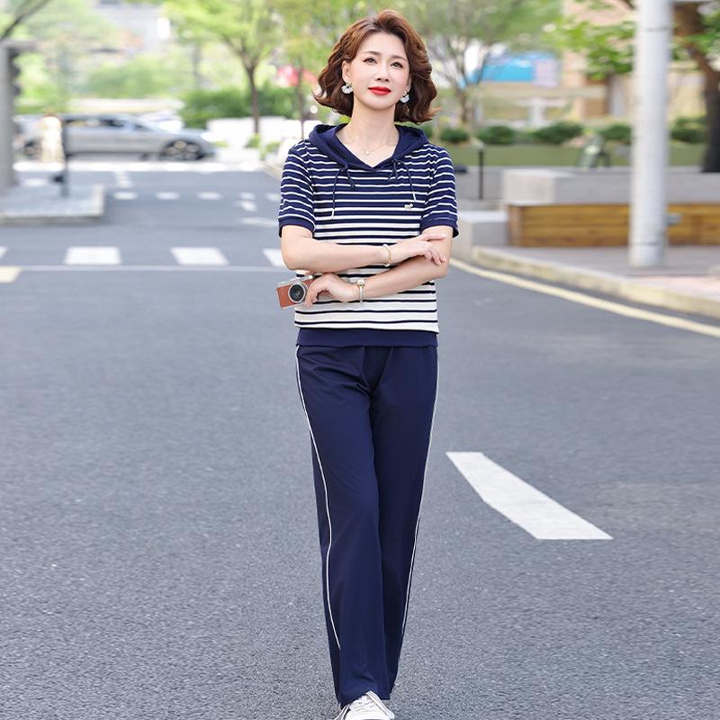 Women's 2026 Stylish Summer Sportswear Set: Casual T-Shirt & Shorts for Middle-Aged and Elderly