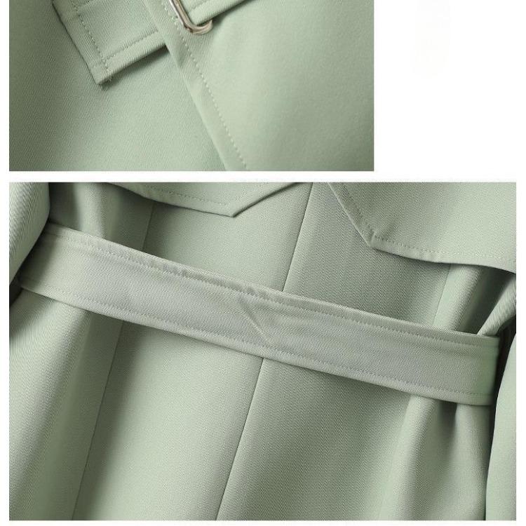 Šik zelený trenčkot s rukávy délky nad kolena, slim fit design, ideální pro ukázání elegance a šarmu