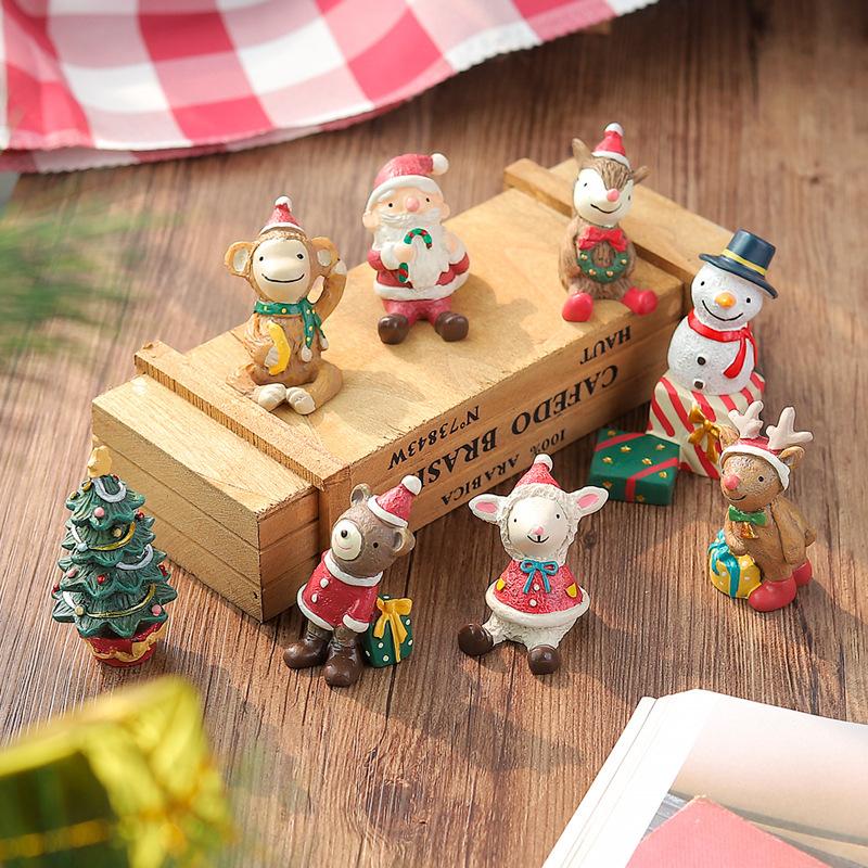 Mini Christmas Village Figurines Set Snowman Bear Deer Animal Models For Dollhouse Garden Scenery DIY Display Ornaments