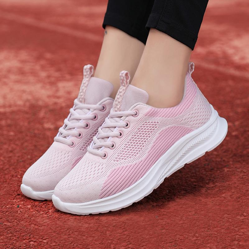 New Lightweight Sports Shoes Breathable Flying Mesh Surface Walking Soft Sole Casual Shoes