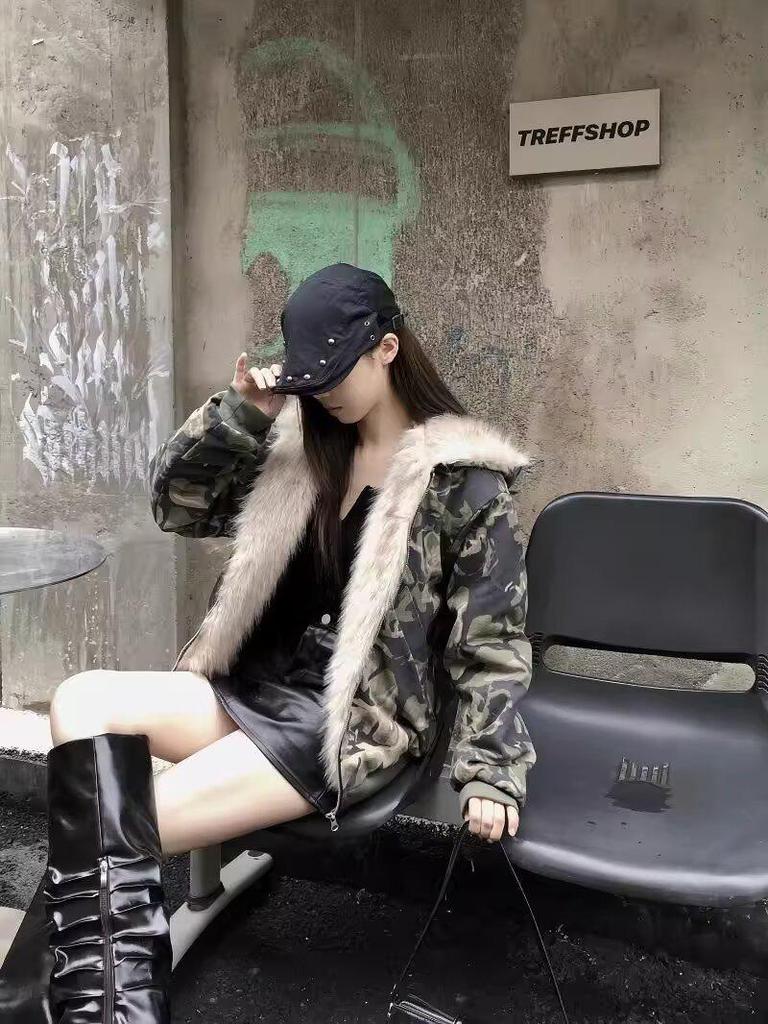 Women's 2024 Winter Retro Camouflage Hooded Cotton Jacket - Thickened & Padded
