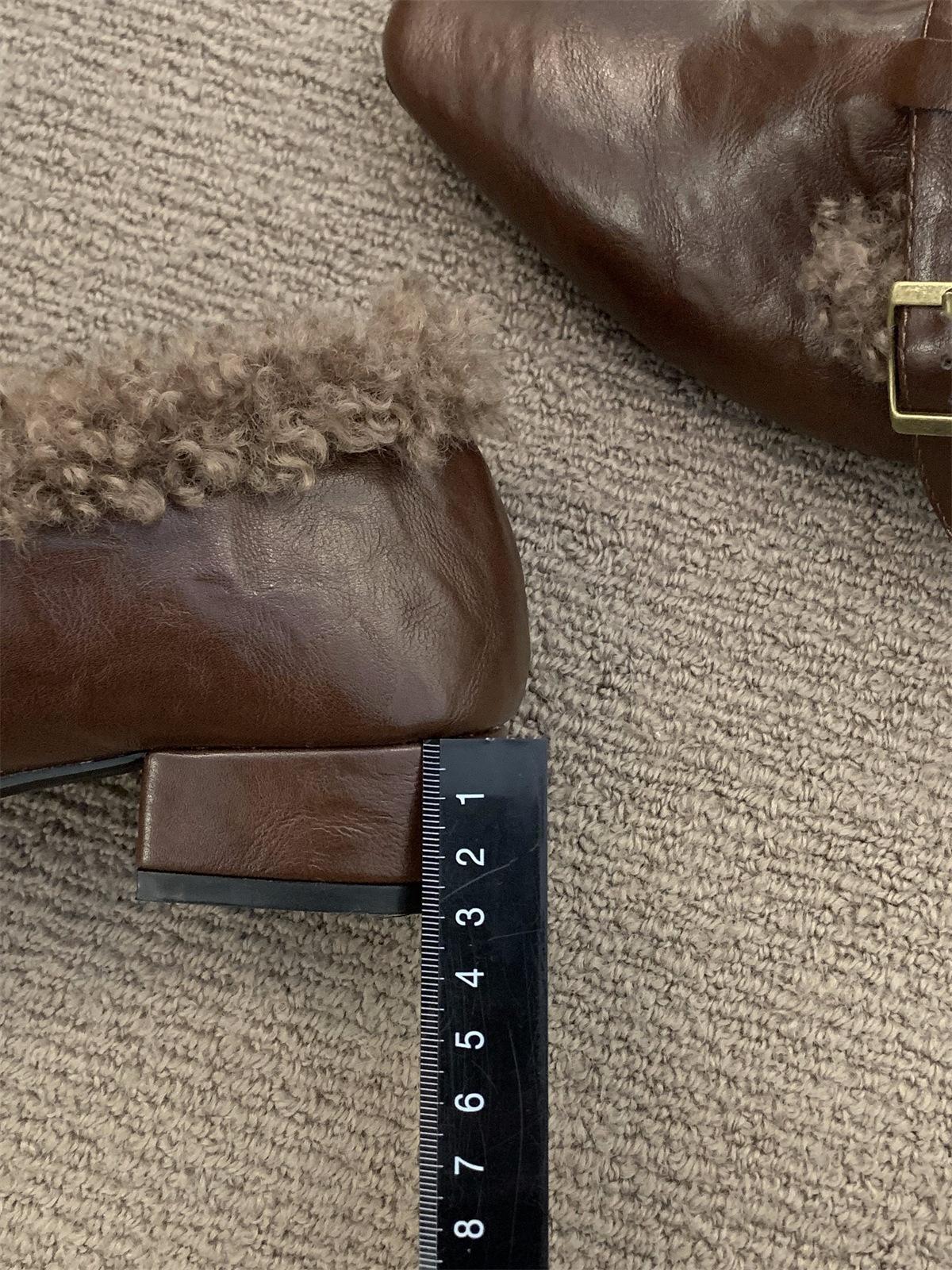 

Thick-heeled ancient bread shoes women s shoes 2025 new autumn and winter plush fur shoes small leather shoes warm cotton shoes 39