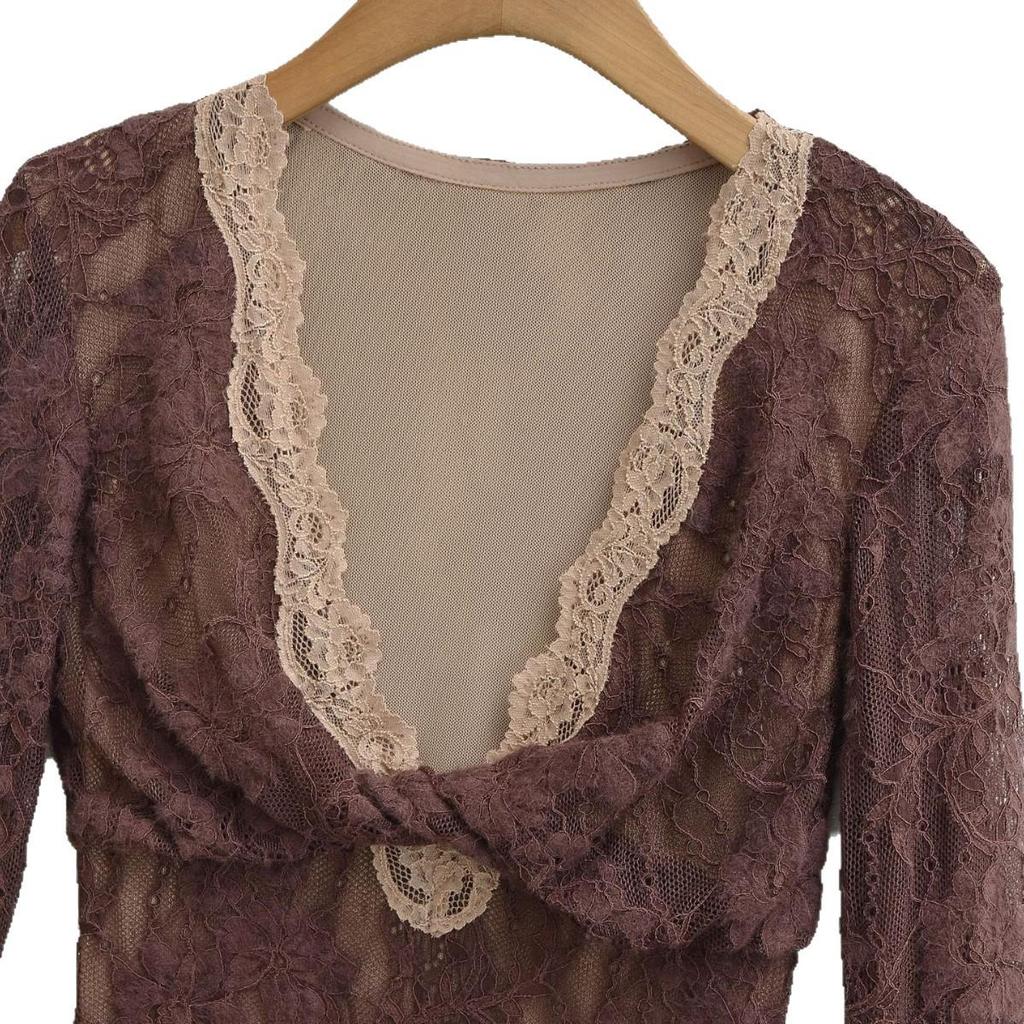 Retro Fishing-Style V-Neck Lace Bodysuit: Slim Fit Long Sleeve Base Layer for Women.