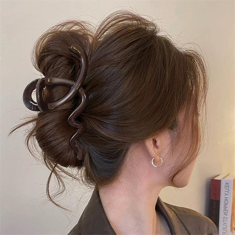 Retro Wavy Grab Clip Women's New High-end Hair Clip Back of the Head Large Hair Volume Big Shark Clip Headwear