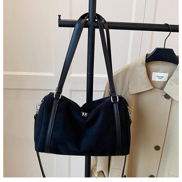 

Винтажная замшевая сумка-тоут женская новая модная нишевая сумка подмышку простая вместительная сумка-мессенджер чёрный