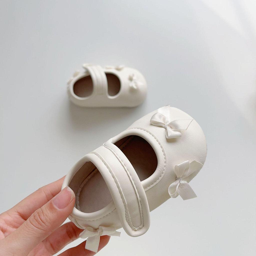 Spring Korean Style Baby Walking Shoes for 0-2 Years: Non-Slip Soft Sole Bow Princess Shoes with Magic Sticker.