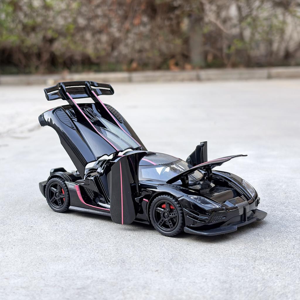 Koenigsegg One1 Alloy Car Model Realistic Supercar Sound Light Return Toy Car Display Piece High Quality Collectible Model