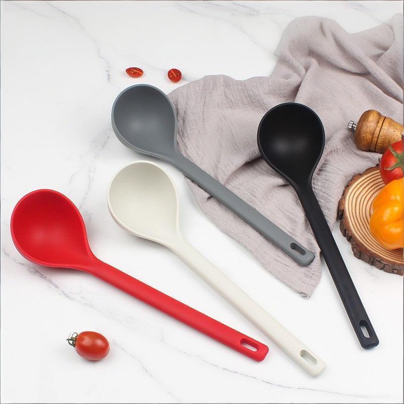 Long Handle Solid Color Non-Stick Silicone Ladle Soup Spoon Heat Resistant Hot Pot Porridge Scoop Japanese Kitchen Utensils