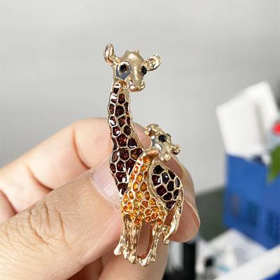 Broche de girafa colorido com gotejamento de óleo feminino japonês e coreano criativo desenho animado animal acessórios para alfinetes