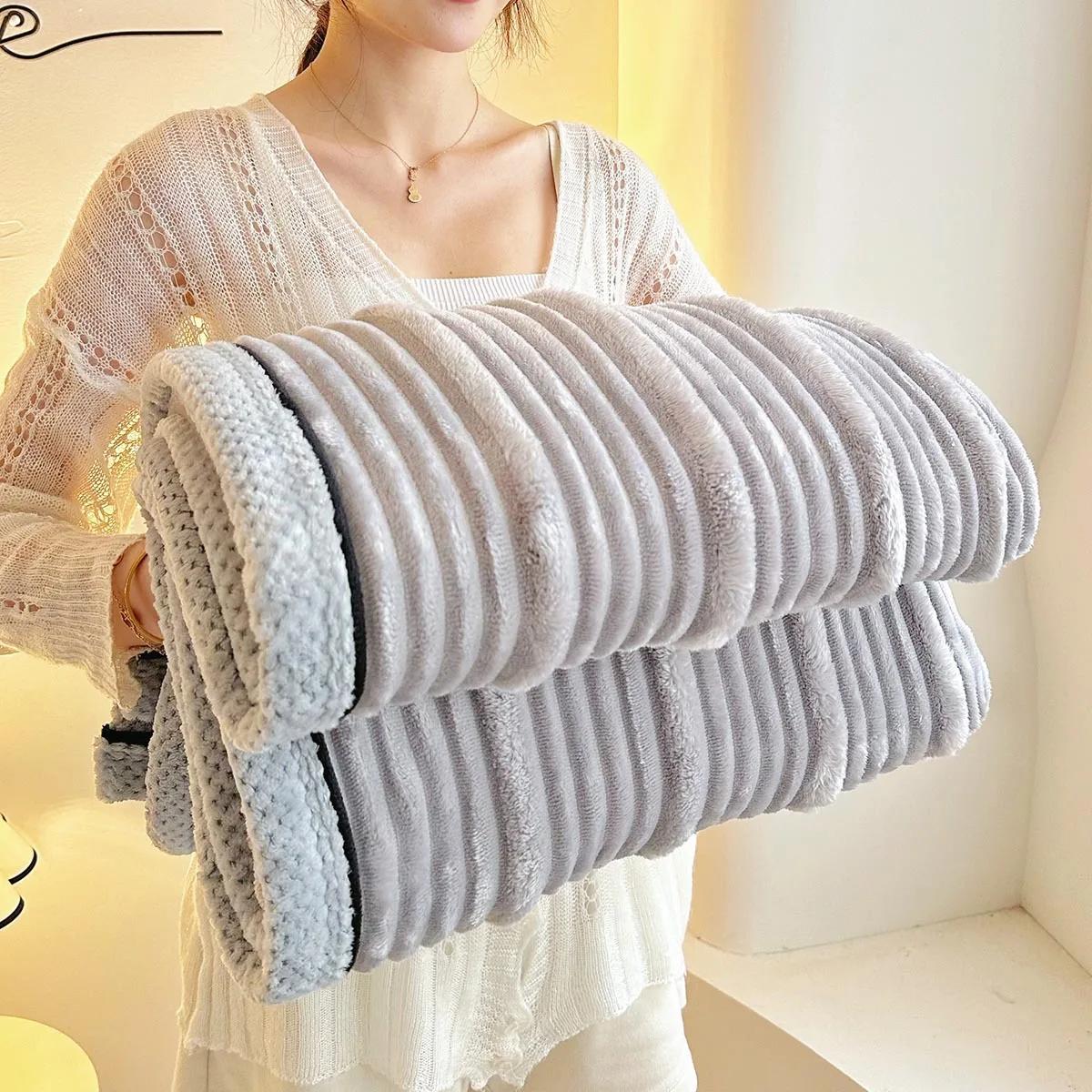 

High Gram Hemming Thickened Wide Striped Blanket Air Conditioner Nap Blanket Comfortable and Soft Flange Rabbit Plush Blanket 100X140cm світло-сірий колір