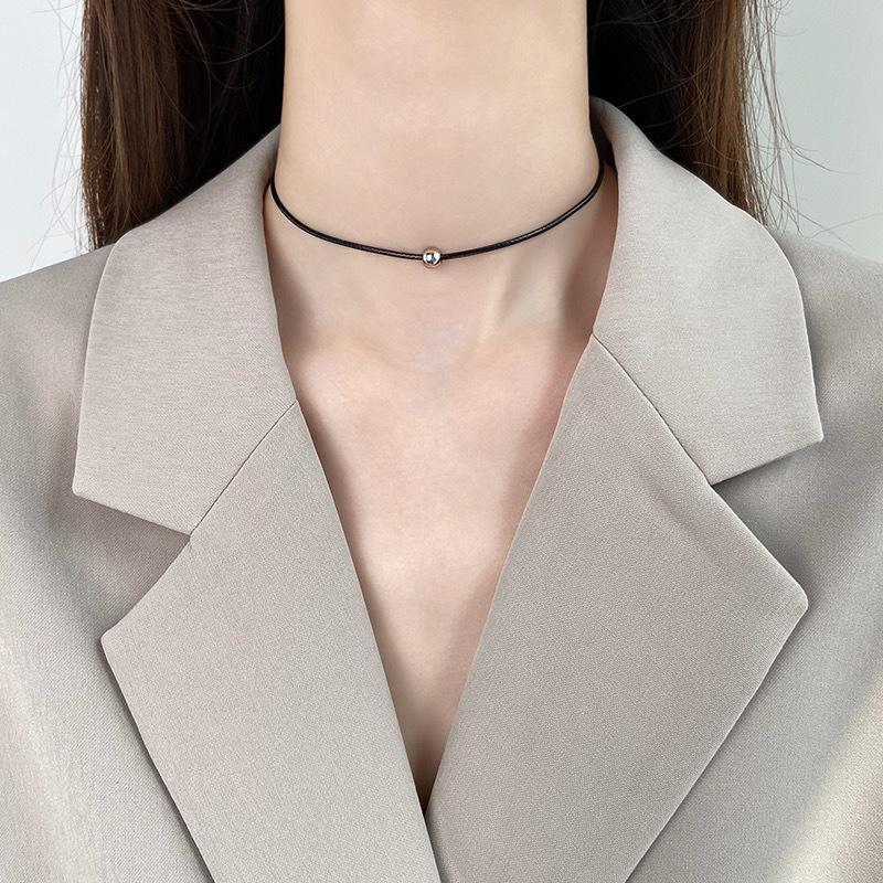 Japanese & Korean Style Titanium Steel Beaded Leather Choker for Women – Non-Fading, Fashionable Collarbones Accessory