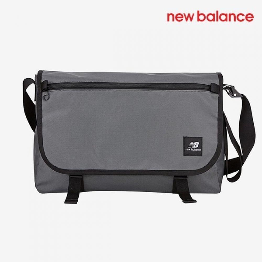 

New Balance Half Club Bag F29 Nbgcdss20460 Simple Square Messenger FREE