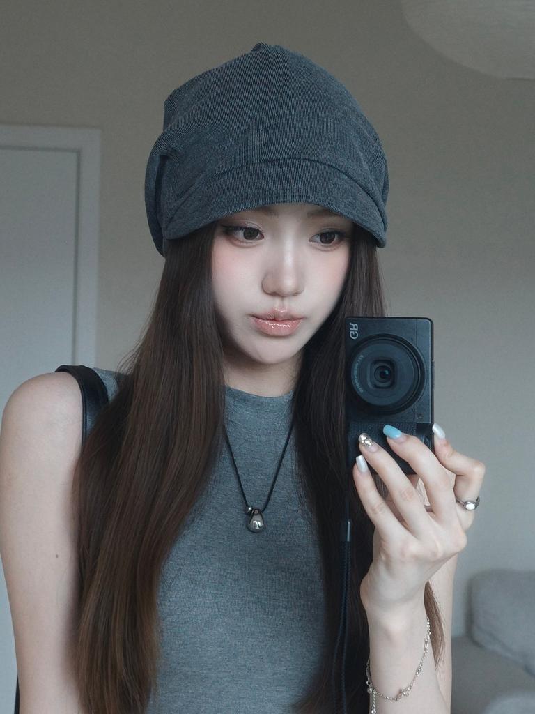 Design sense shows the face, small pile hat, cold hat, autumn sweet and cool versatile headgear, fashionable pullover confinement hat