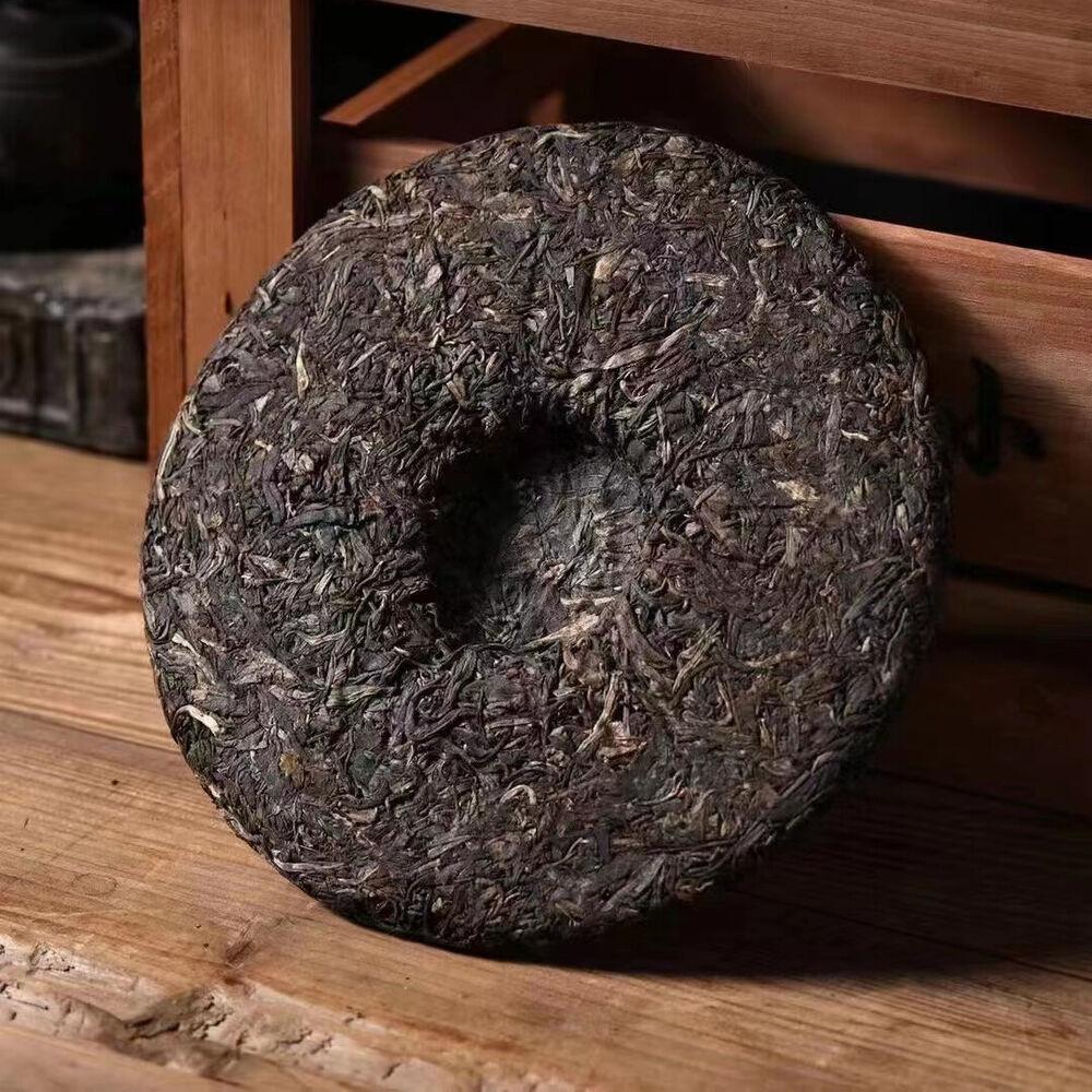 357g Yunnan Premium Aged Pu-erh Raw Tea 2004 Long Yuan Hao Old Puer Raw Tea Cake