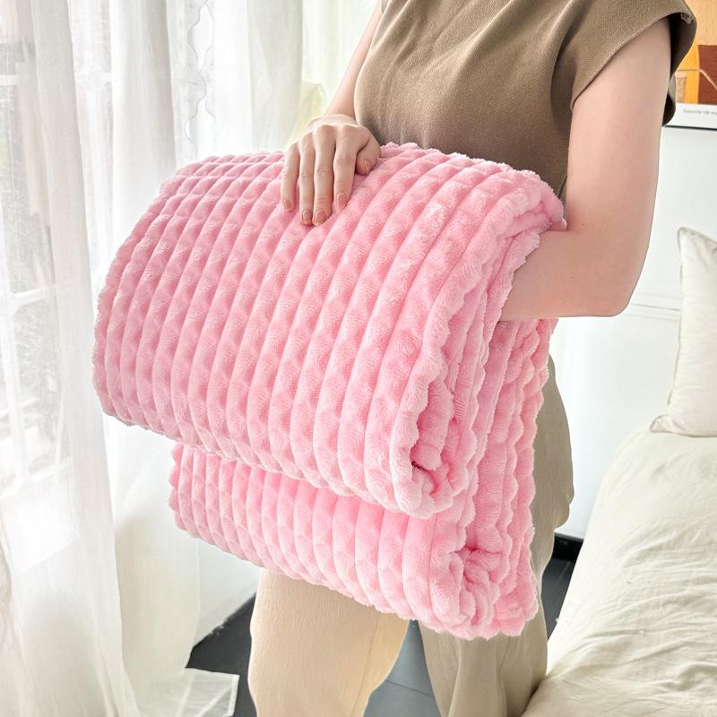 Dicke Plüschdecke aus Imitatkaninchenfell mit breitem Rippmuster für die Mittagspause oder zur Verwendung bei Klimaanlagen