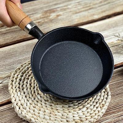 10/15cm Bratpfanne Gusseisenpfanne mit Holzgriff Antihaftbeschichtet Kleine Bratpfanne Eierpfanne für Küche Heimbedarf