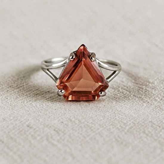 

Кольцо с султанитом огранки «бриллиант»: Серебро 925 пробы, Ювелирные изделия с меняющими цвет драгоценными камнями для женщин 9.25 серебряный