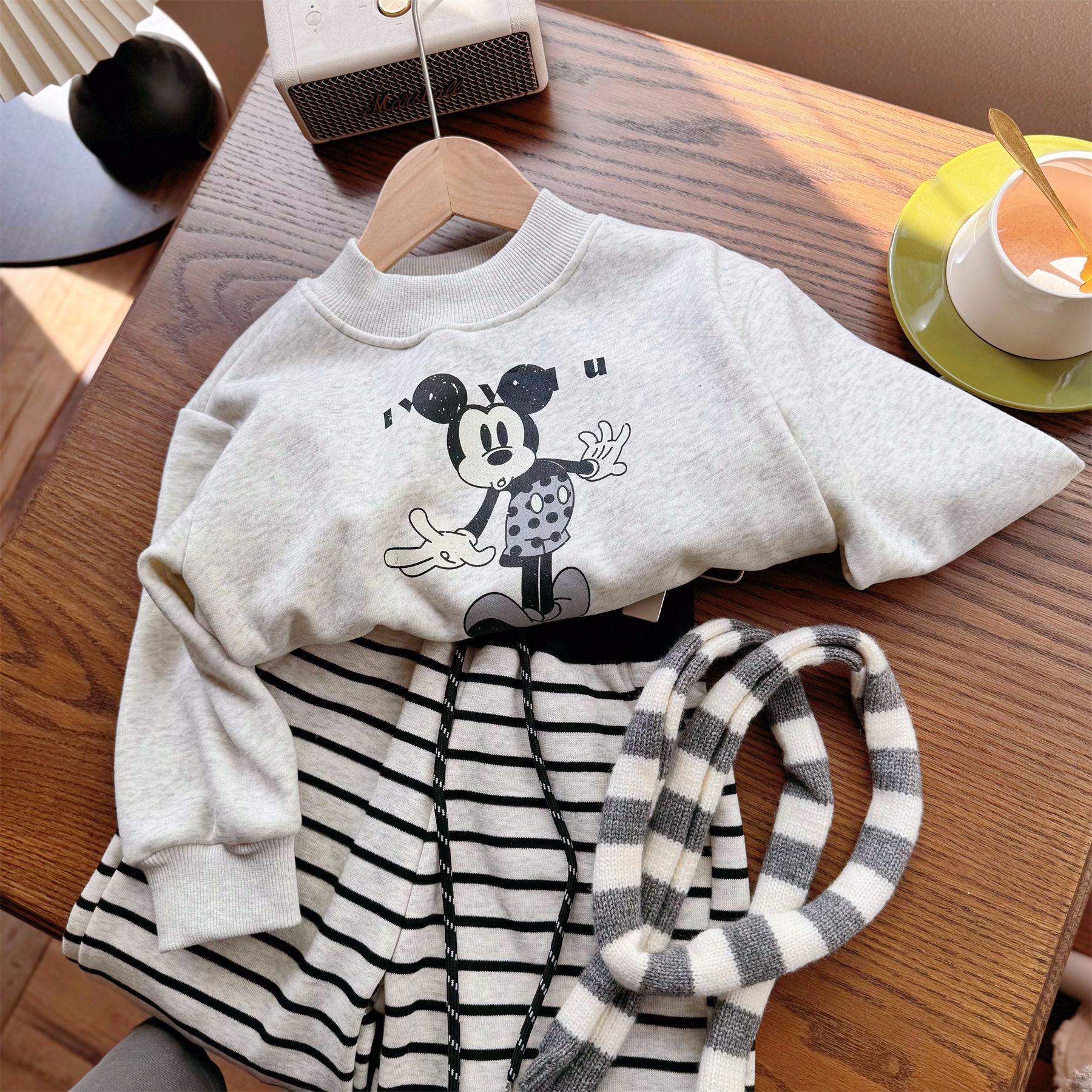 

Korean Style Children s Cartoon Sweatshirt & Striped Pants Set - Winter 2025, Thickened and Warm for Girls 90 cm серый