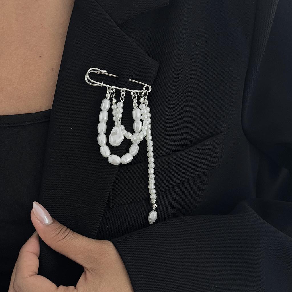Fashion Imitation Pearl Tassel Brooch for Women Girls Waist Cinching Adjustable Skirt Anti-Slip Metal Pin Fixed Clothes Jewelry