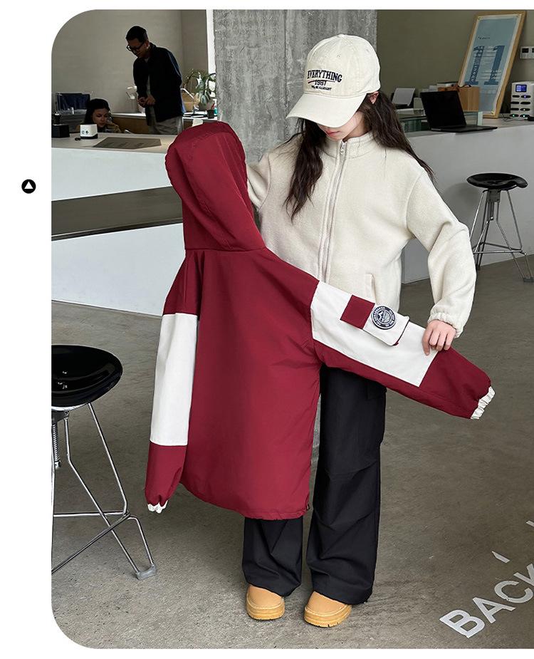 Girls' 2025 Three-in-One Windbreaker: Waterproof, Windproof, and Thickened for Autumn and Winter. Loose-fitting, Trendy Outdoor Coat.