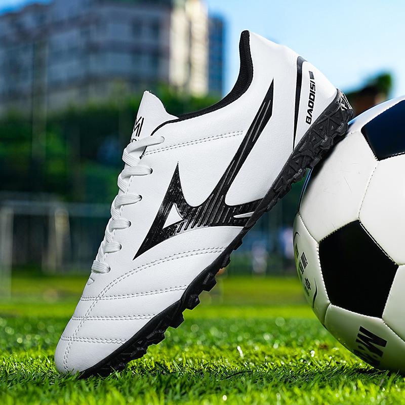 Source manufacturer, football shoes, boys, teenagers, children, primary school students, broken nails, training matches, football shoes