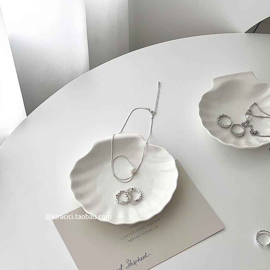Weiße Keramik Muschelschale: Schlüsselhalter, Schmuckständer, Kerzenständer und Dekoration.