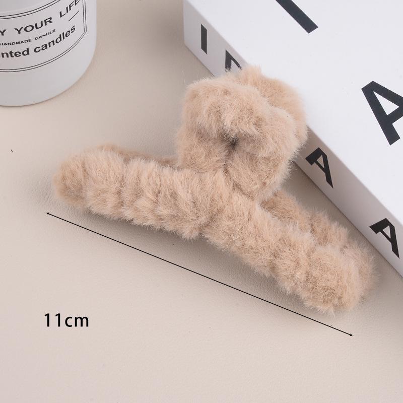 Large Milk Coffee Plush Claw Clip: Fluffy Autumn/Winter Hairpin for Women