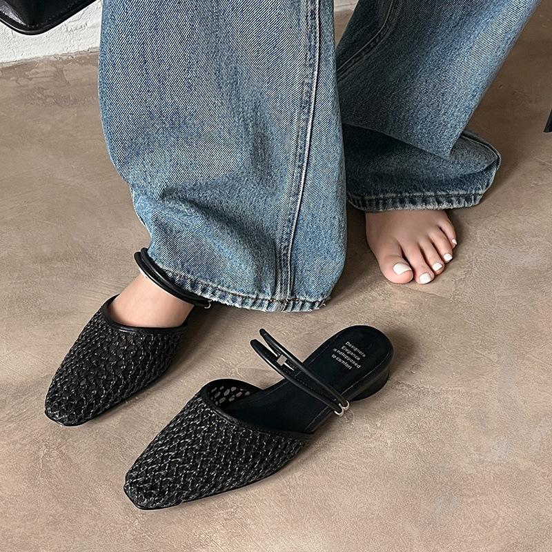 Elegant ord med väskhuvud coola tofflor för utomhusbruk sommarsäsongens nya en-pedal mjuk sula ihåligt temperament andningsbara damsandaler