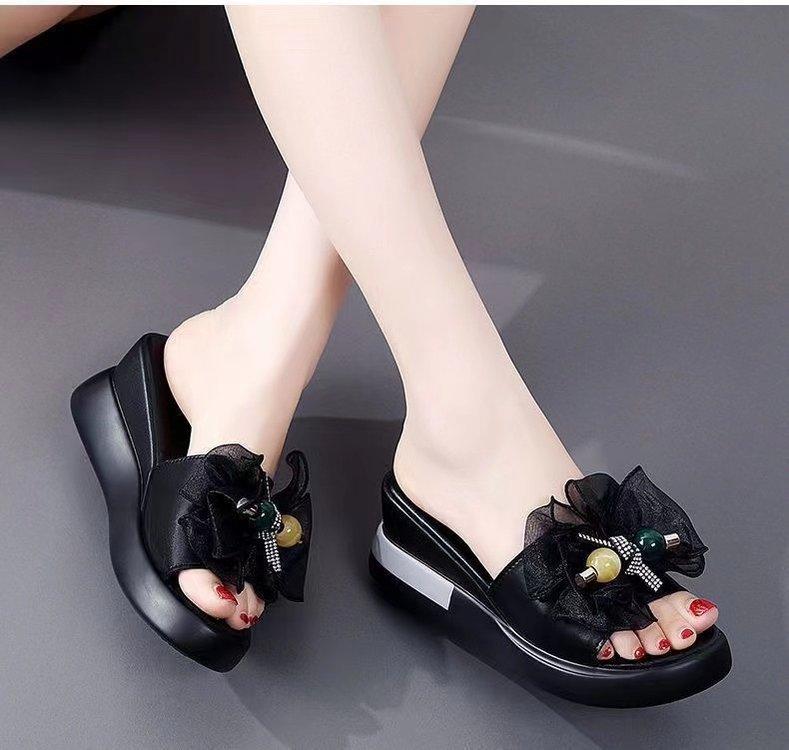 

Wedge heel slippers women s summer wear 2025 new bow fashion non-slip one-word heightening thick-soled sandals 35