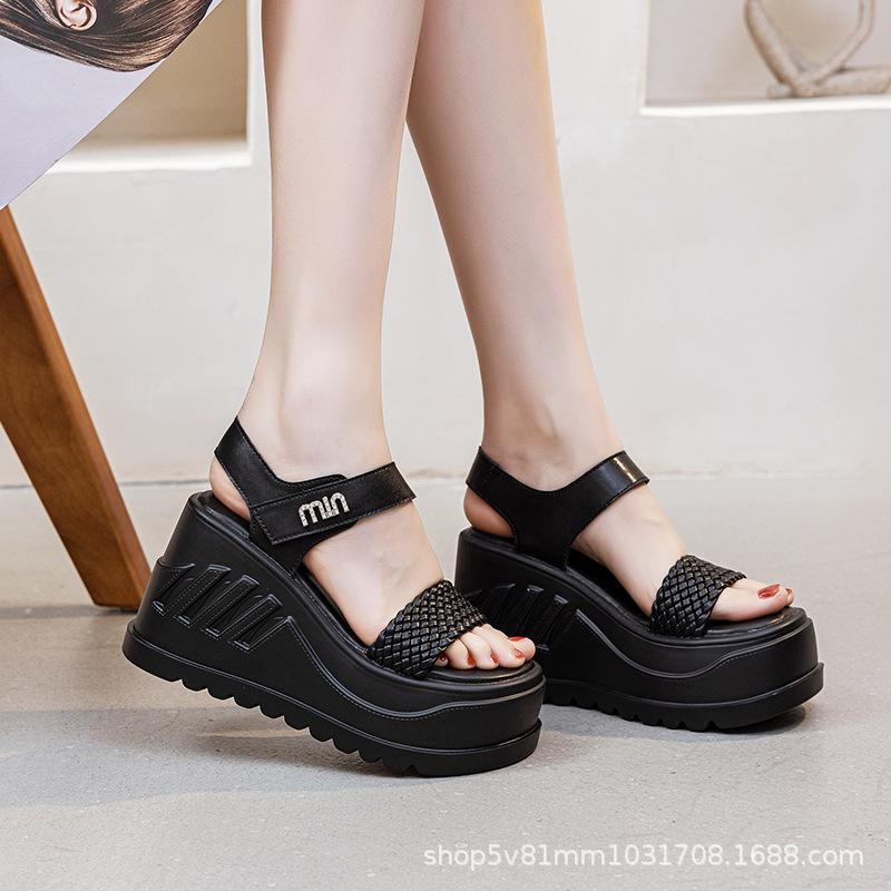 Wear One-character Woven Sandals In the Summer of 2025, the New Women's Velcro Platform Open-toed Sandals Trend