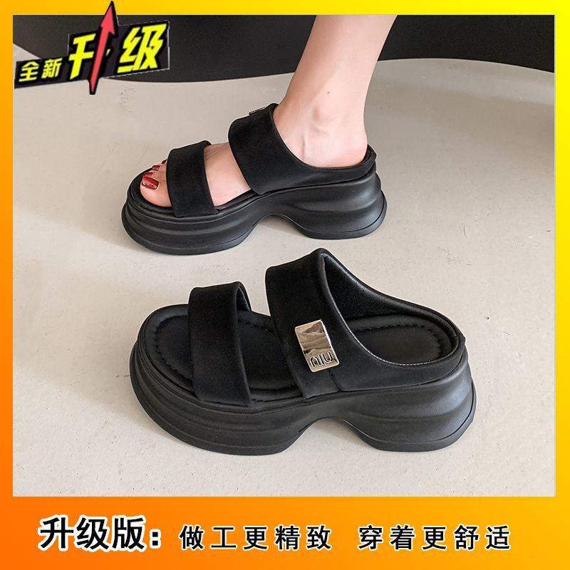 2025 new thick-soled heightening slippers women's summer wear, versatile heightening sandals, soft-soled lazy sandals