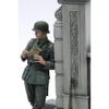 Royal Model WW2 German Soldier Eating 75mm Resin Kit RM958 1/24 (person)