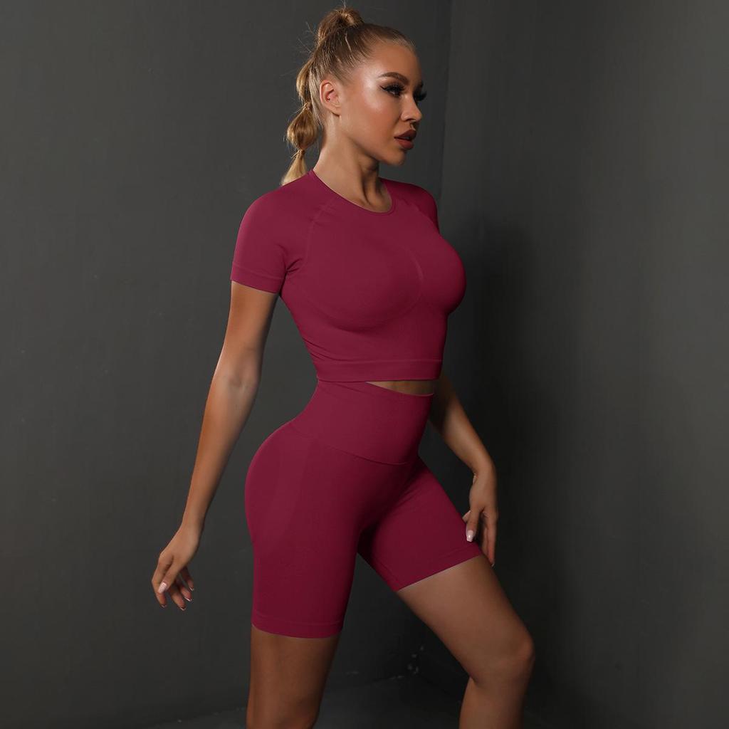 Seamless High-Elastic Yoga Two-Piece Set: Solid Color Peach Butt Short Sleeve and Shorts