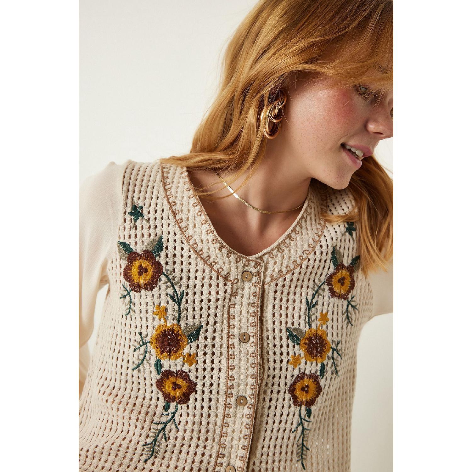 

Floral Embroidered Linen Blouse Cream