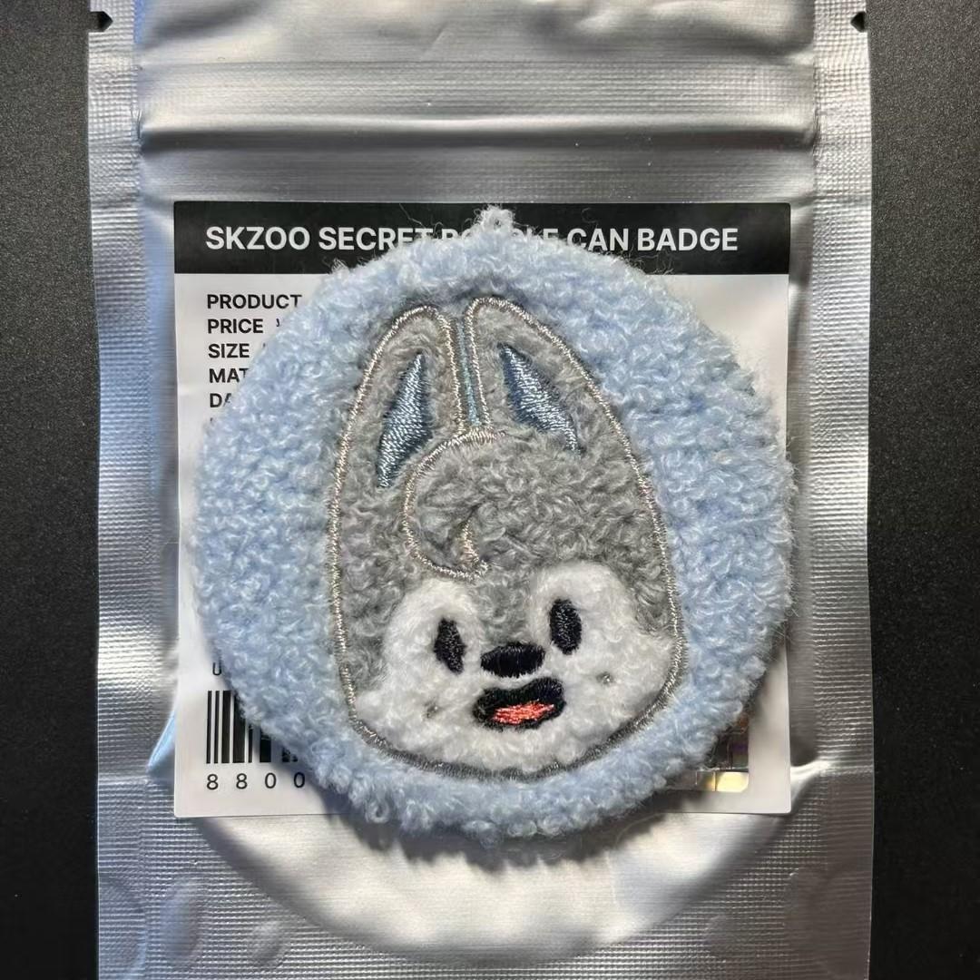 

Значок SKZOO SECRET BOUCLE CAN - SKZ 5 CLOCK Wolf Chan