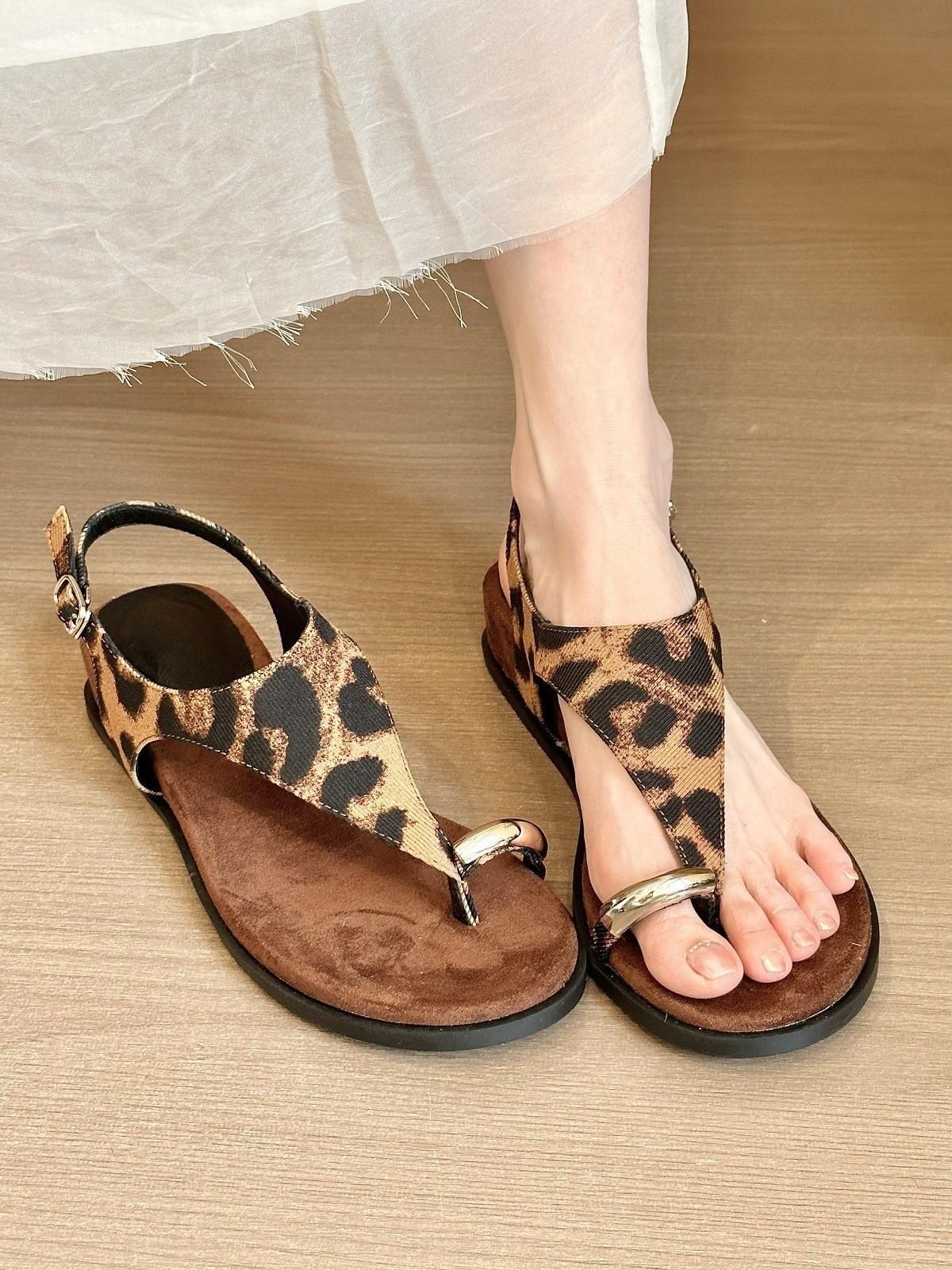 

French high-end sense! Leopard print round head set toe one-word with platform sandals women s summer flat-bottomed herringbone sandals 35