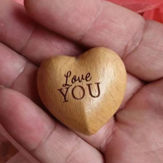 Coração de madeira bolso abraço token amor lembrete portátil lembrança mini coração amor