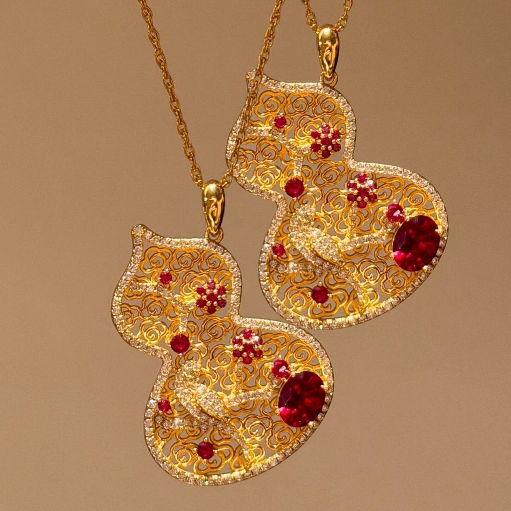 Palace style Elegant hollow out ruby flower gourd pendant necklace light luxury inlay diamonds sparkling wedding gift