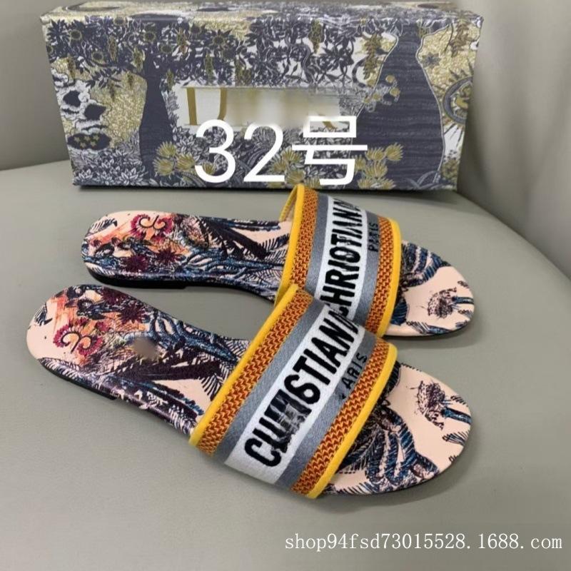 This Board Shoes Jacquard Embroidered Women's Slippers Classic Casual One-letter Flat Slippers