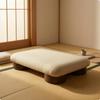 Kleiner rechteckiger japanischer Tatami-Niedrighocker Weißer Textilbezug Dunkle Holzbeine Gepolstert